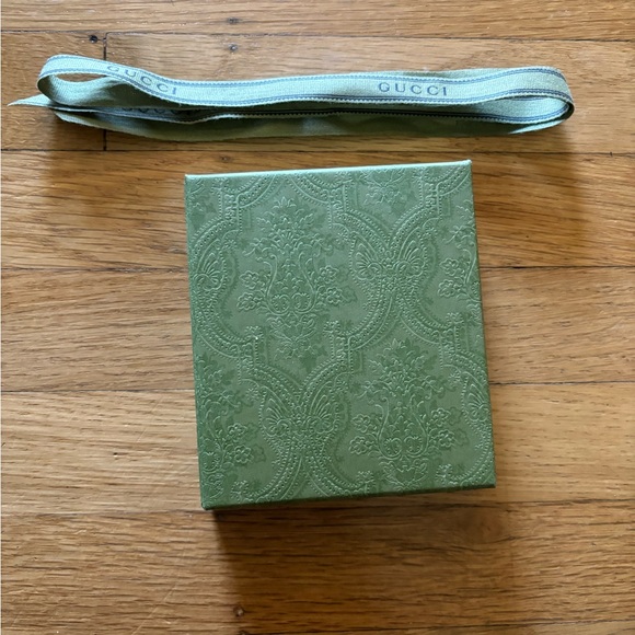 Gucci small box with ribbon - Picture 4 of 4